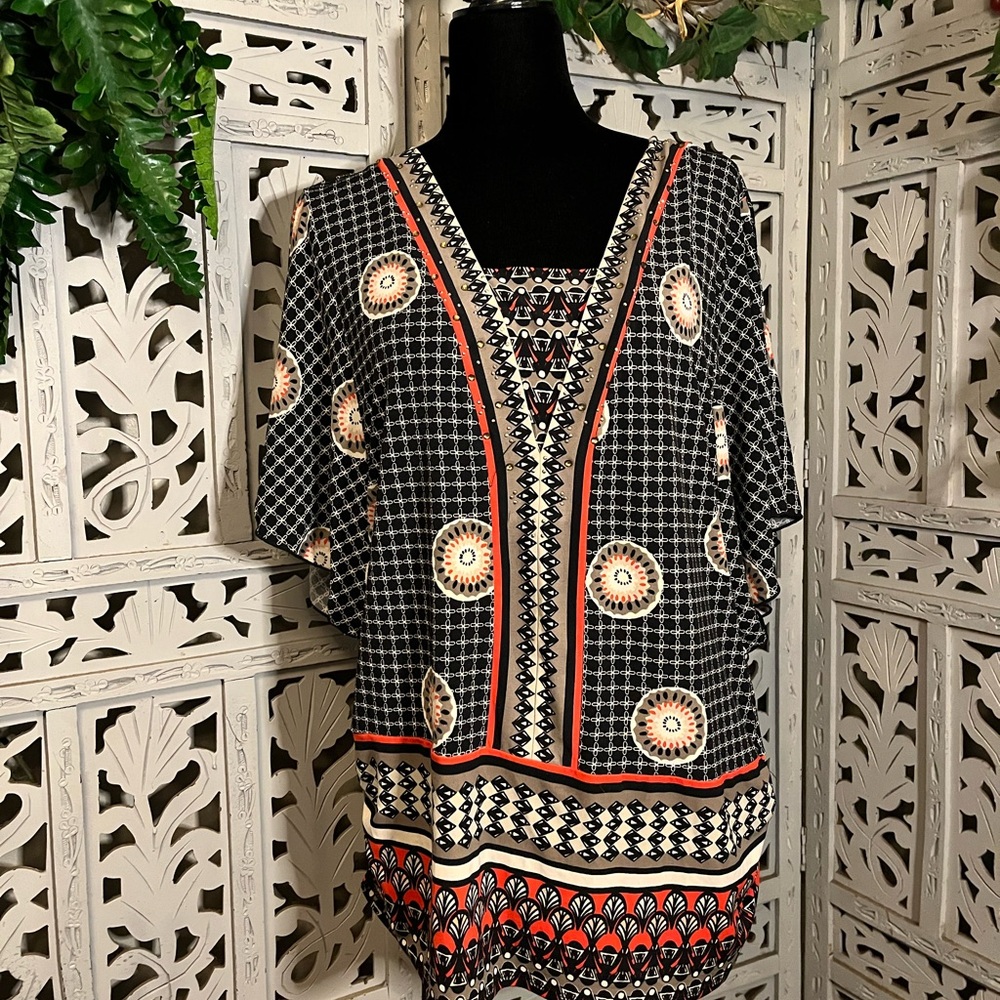 JM COLLECTION PERKY BLACK WITH ORANGE ACCENTS & TINY GEMS SHORT SLEEVE TOP